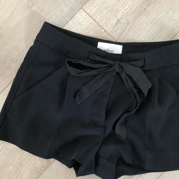 Aritzia Wilfred Black Exergue Shorts - Picture 1 of 4